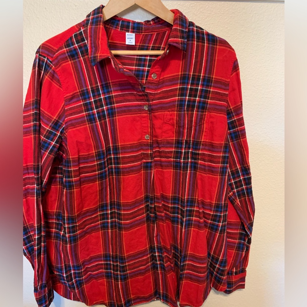 Plaid long sleeve maternity top
